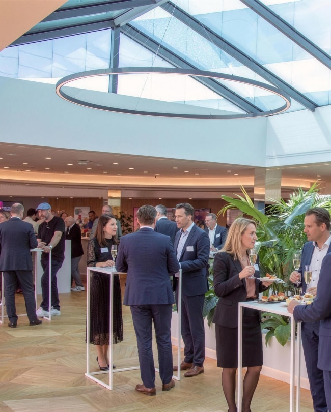 Apéritif networking sous le puits de lumière de La Verrière